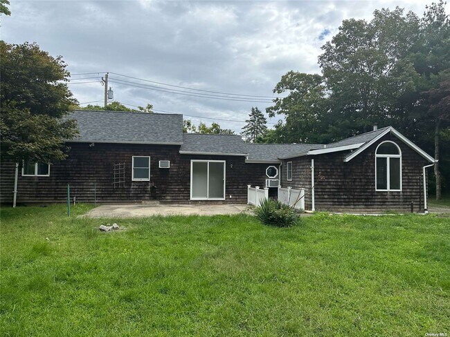 Building Photo - 10 Arthur Ave