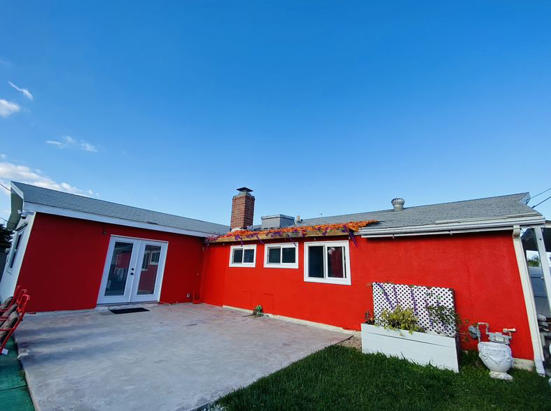 Building Photo - 8871 Belmont St