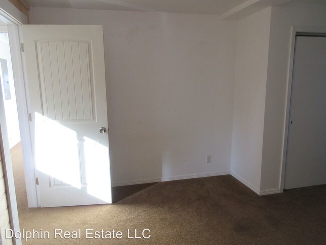 Building Photo - 212 NW Brook St