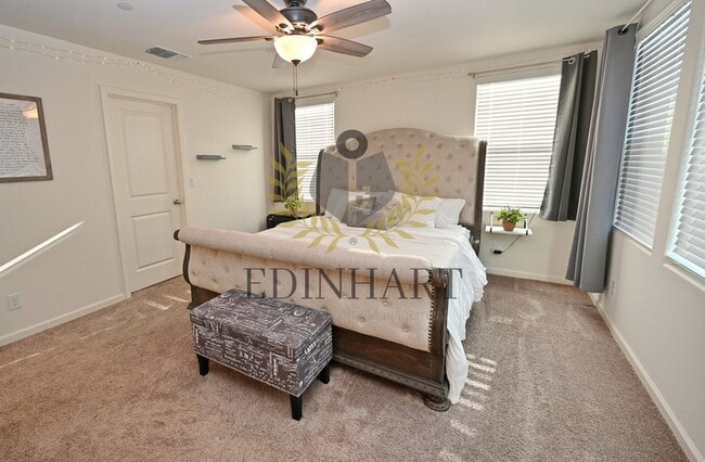 Building Photo - 893 Fir St W