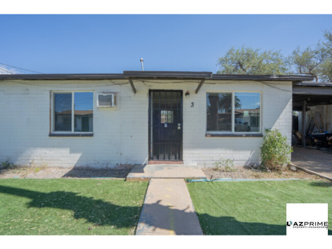 Building Photo - Presenting this Delightful 1/1 Tucson Casi...