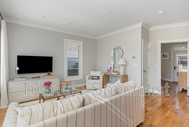 Building Photo - 2018 Smallwood Dr