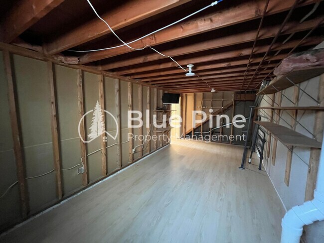 Building Photo - 1656 S Fairway Dr