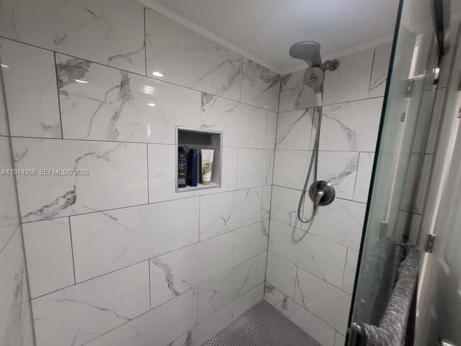 Building Photo - 960 N Franklin Ave