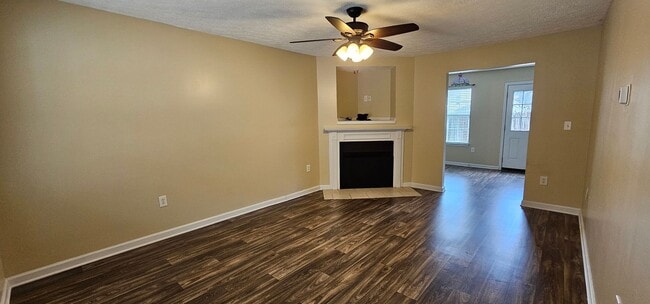 Building Photo - Charming 3 Bedroom, 2.5 Bath Home in Pike County!