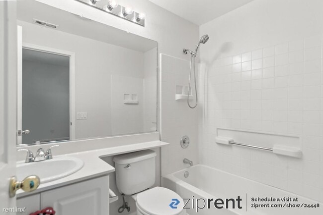 Building Photo - 3 br, 3 bath Townhome - 334 Dunsmuir Terra...