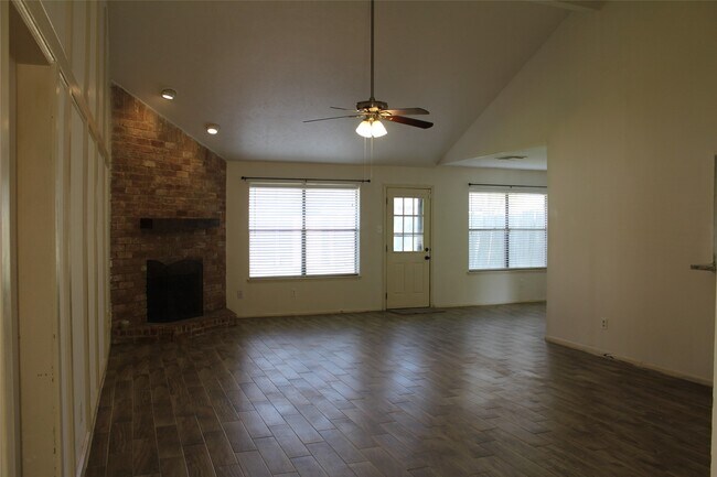 Building Photo - 14343 Whitecross Dr