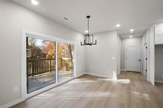 Building Photo - 50 Thaxted Dr