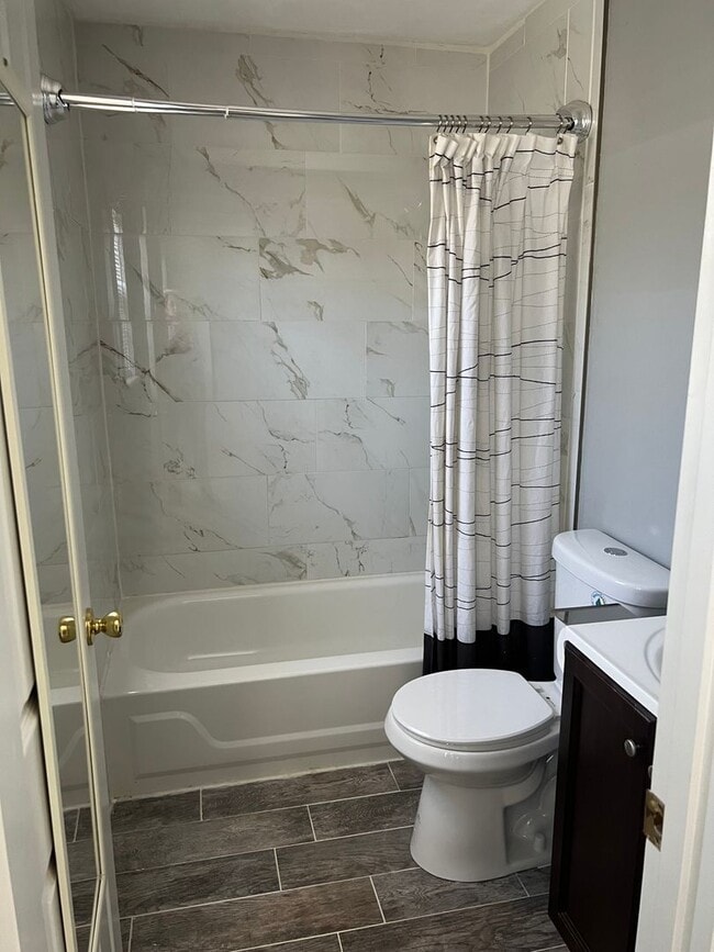 Building Photo - 3 Bedroom, 2.5 Bath Townhouse in Park Hampton