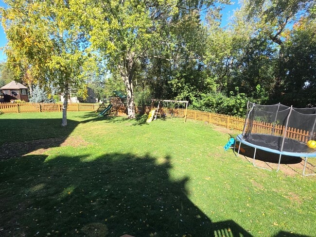 Building Photo - Updated 4 bedroom home in Merton