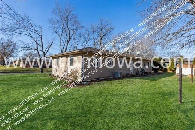 Building Photo - 213 NW Arlan Dr