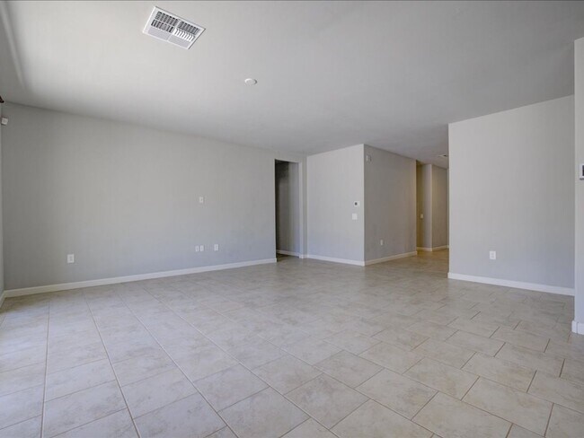 Building Photo - Corona de Tucson 4 Bedroom 2 Bathroom