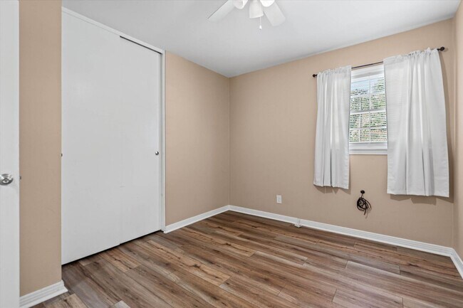 Building Photo - 5516 Brightwood Ln