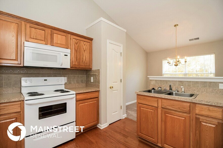 Building Photo - 445 Bangor Dr