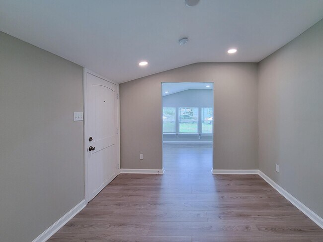 Building Photo - 1107 Roosevelt