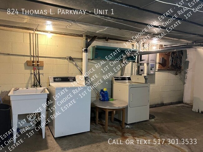 Building Photo - 2-BDR 2-BTH ApT w/ Fireplace, Laundry, AC,...