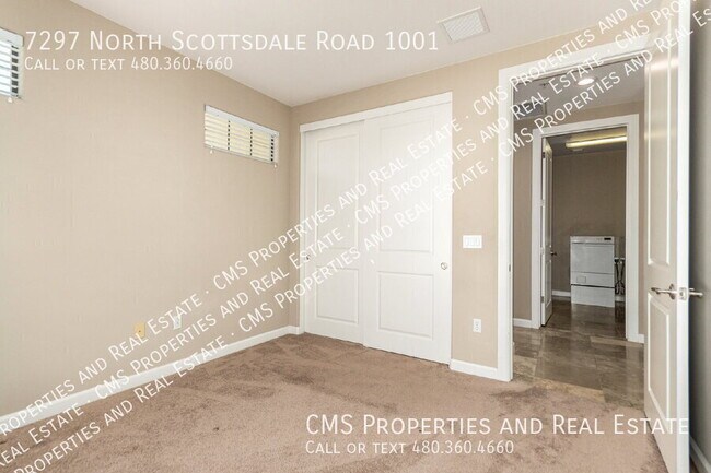Building Photo - 7297 N Scottsdale Rd