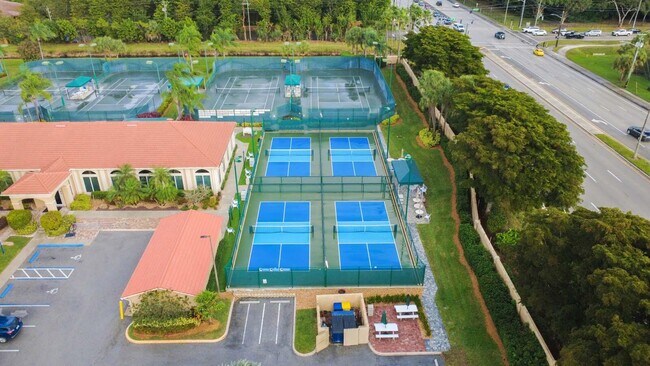 Building Photo - 5058 Glenville Dr