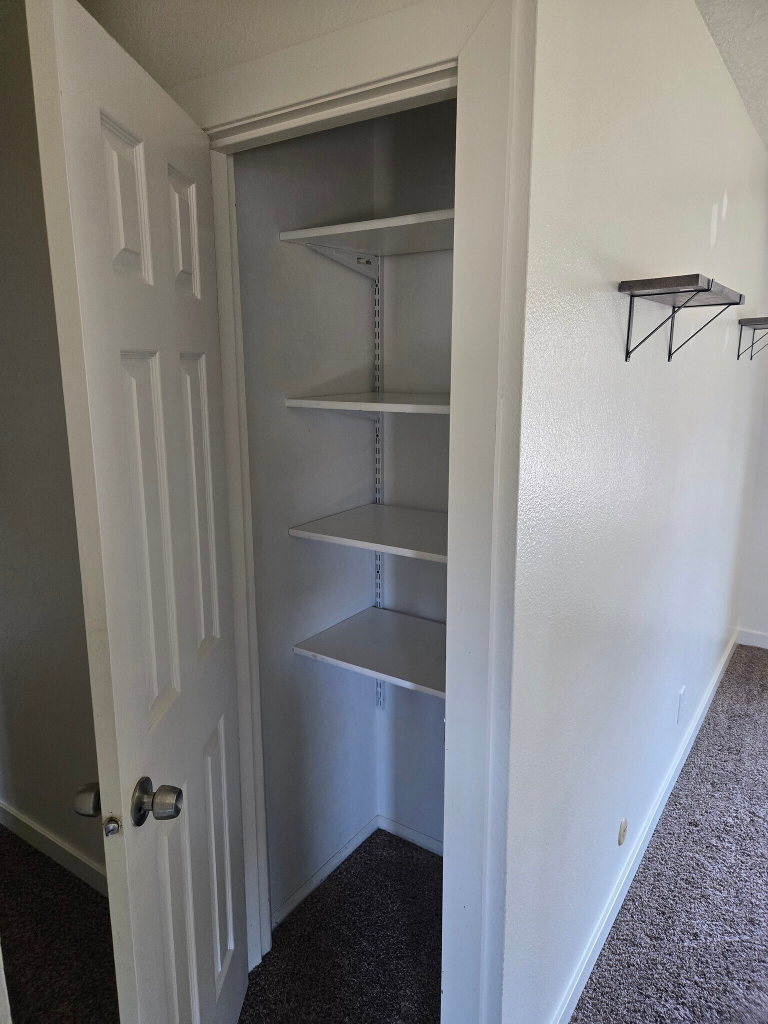 Linnen closet - 101 Spencer Creek Rd