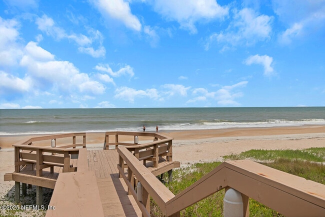 Building Photo - 810 Spinnakers Reach Dr