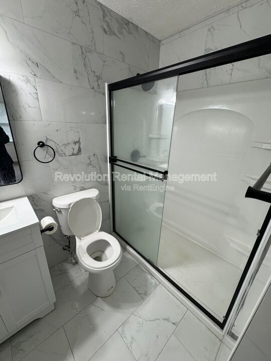 Building Photo - 1305 Sweet Pine Dr