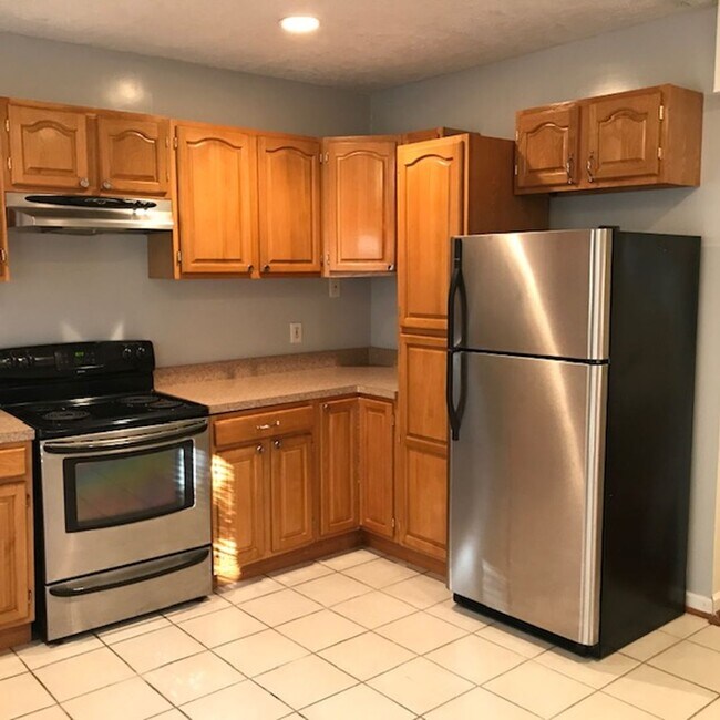 Building Photo - 2 Bed 2.5 Bath row house located just a short distance from RFK stadium in NE Washington, DC.