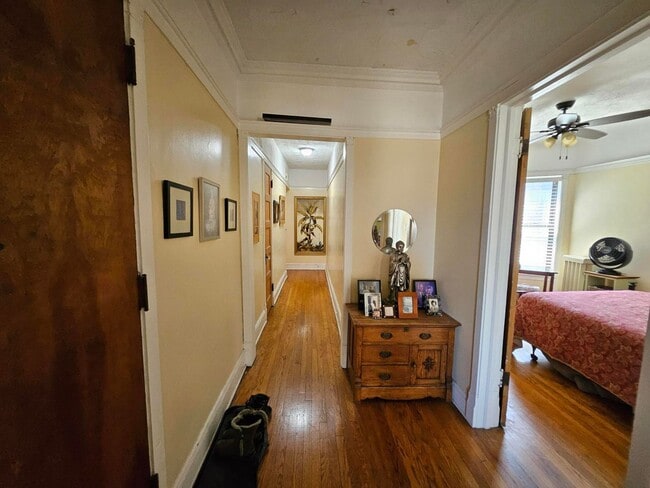 Building Photo - 817 W Belle Plaine Ave