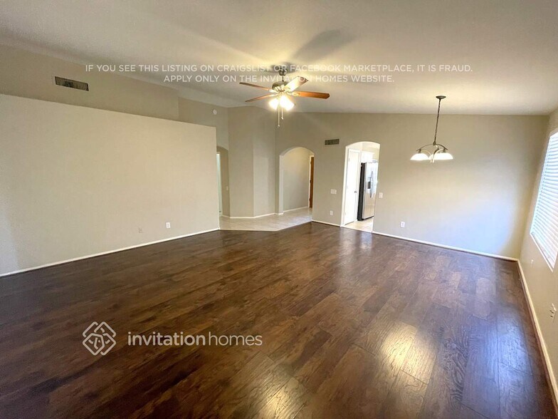 Building Photo - 706 S Golden Key St