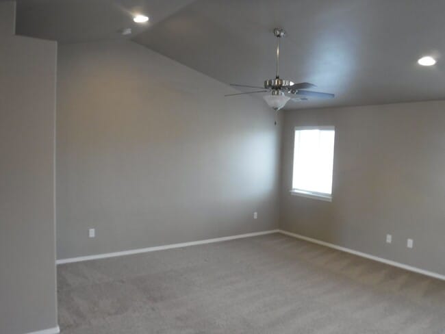 Building Photo - Move-In Special! Awesome Caldwell 3 bed, 2...