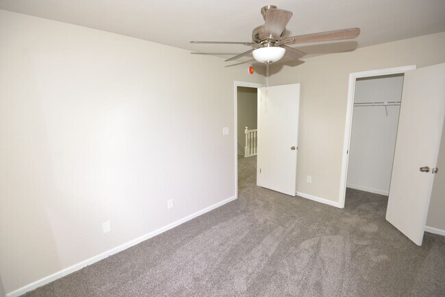 Building Photo - Renovated Townhome for Rent