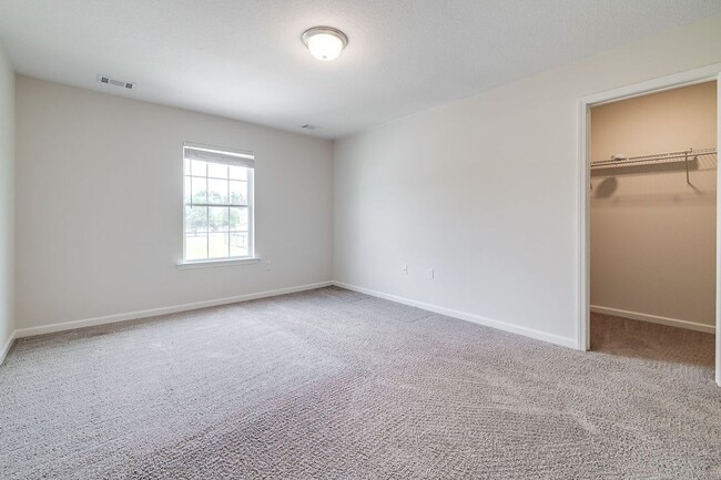 Building Photo - 3 Bed 2.5 Bath - Spacious Townhome Centrally Located in Rincon