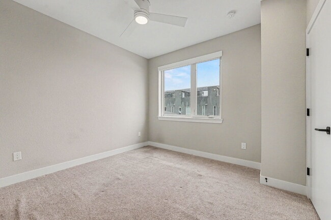 Building Photo - Newer Construction Townhome Available Now!