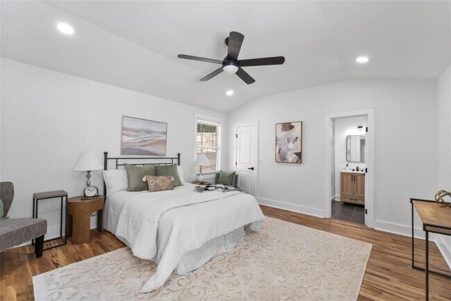 Building Photo - 1514 Peachcrest Rd