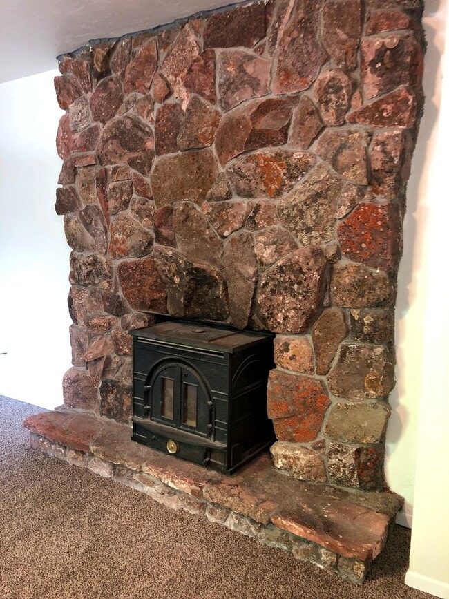 Building Photo - 1BD/1BA APARTMENT WITH PRIVATE BACK YARD!!