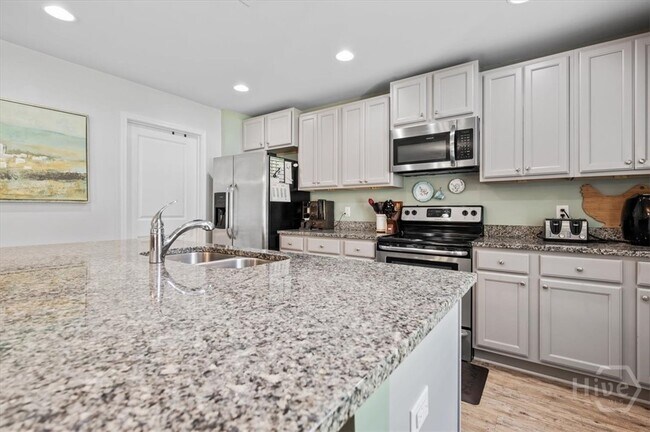 Building Photo - 4 Gardenia Dr