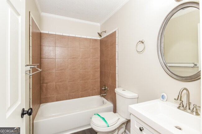 Building Photo - 19 Sioux Rd NE