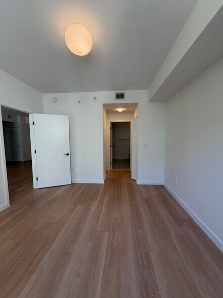 Building Photo - 11300 Biscayne Blvd