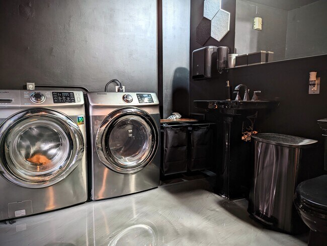 Building Photo - 1122 Jackson St