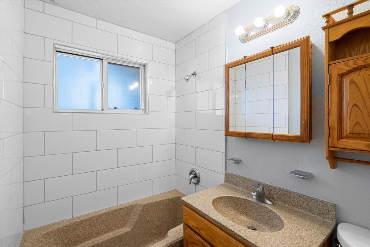 Building Photo - 1512 Spence Ave SE