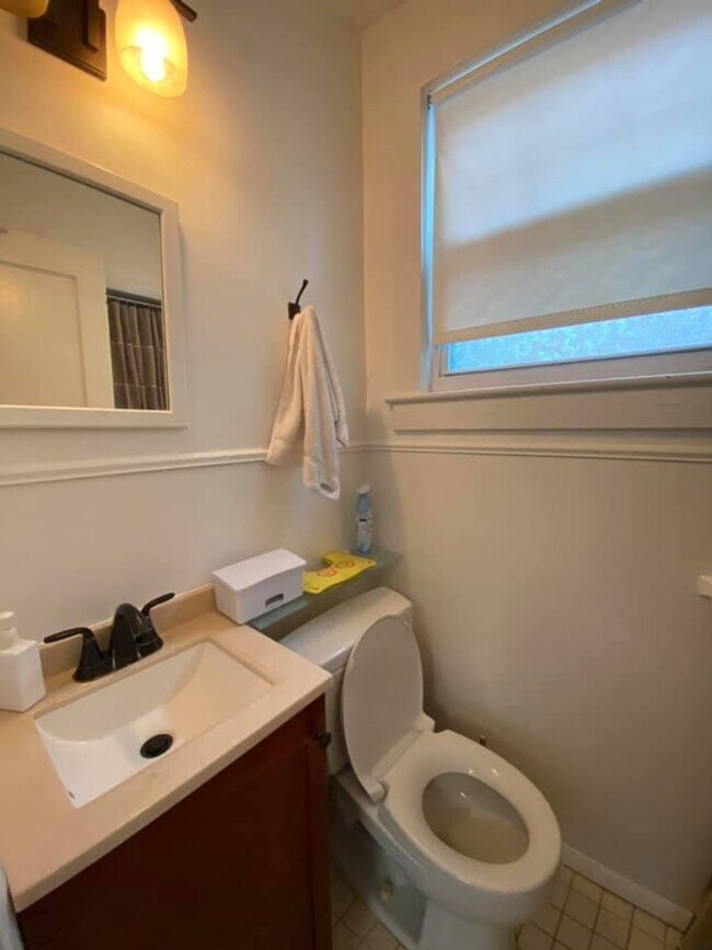 Building Photo - Beautiful 5 Bedroom Single Family Home in Silver Spring!