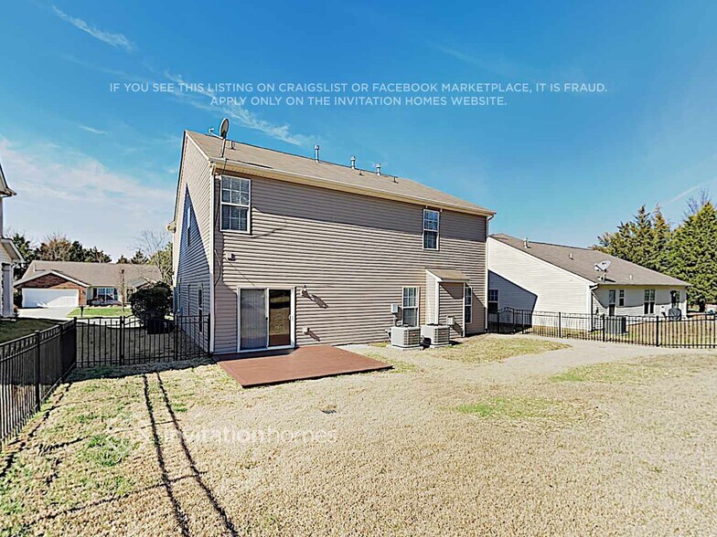 Building Photo - 1005 Bridleside Dr