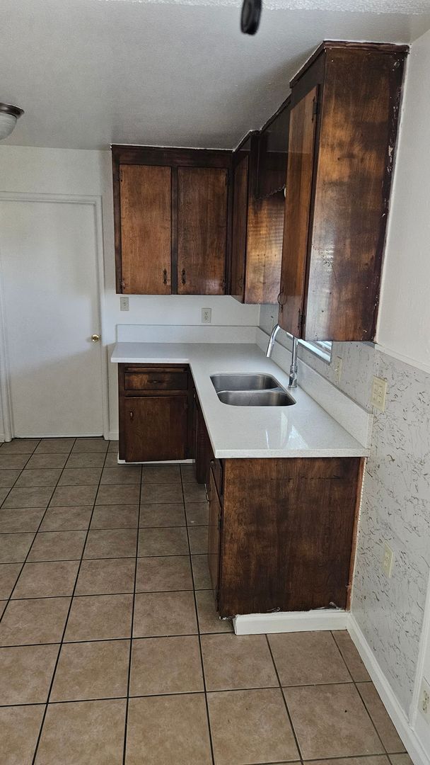 Building Photo - Affordable 3 Bedroom Home for $2100 Rent, $2100 Deposit, 1st Month Free with Lease!