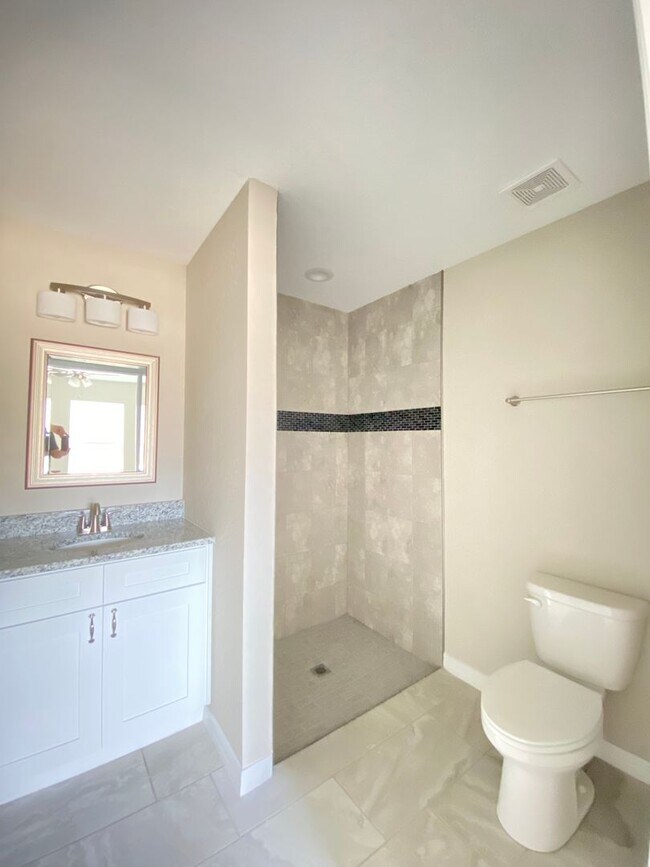 Building Photo - Desirable SW Ocala Neighborhood 3/2/2 *WON...