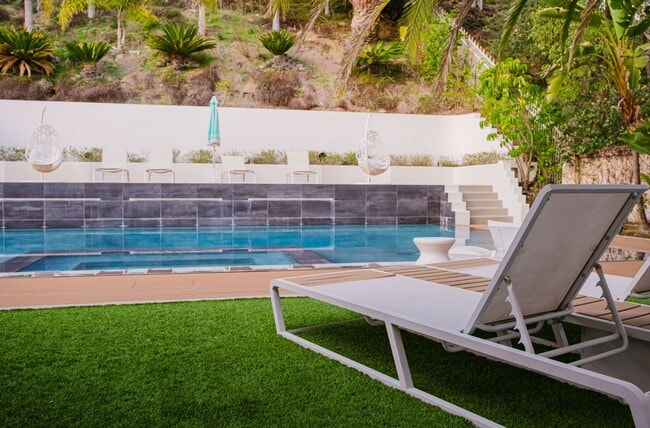 Building Photo - 25879 Chalmers Pl