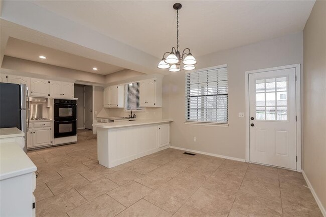 Building Photo - 1100 Fountain Gate Ct