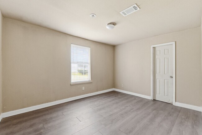 Building Photo - 2411 Leffingwell St