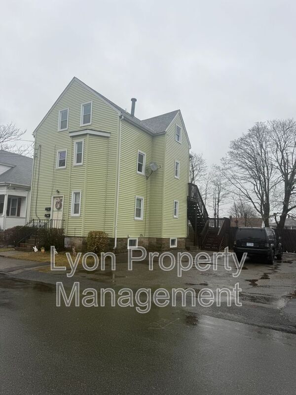 Building Photo - 26 Carlton St