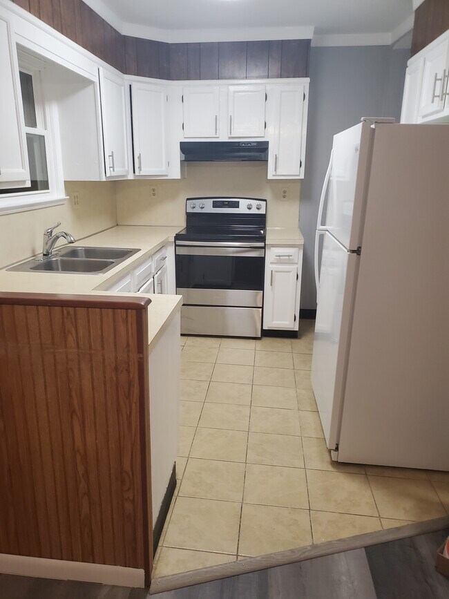 Building Photo - 4204 St Lawrence Ave