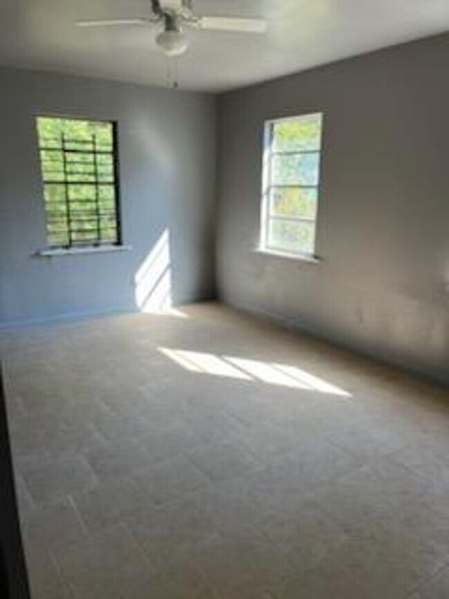 Building Photo - Great Home