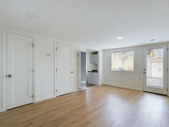 Building Photo - Adorable Remodeled Cottage in Seaside